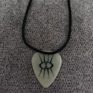 NIGHT RANGER KERRI KELLI GUITAR PICK NECKLACE